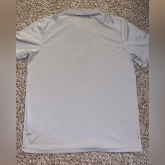 Men’s Northface flash dry shirt size large. Grey color 2 small snags in pictures - Picture 2 of 4